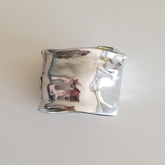 Ciner Statement Cuff - Picture 2 of 5